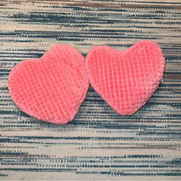 Heart Shaped Pillows 💓💓💓 - Picture 4 of 5